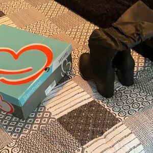 Baretraps posture black boots size 8